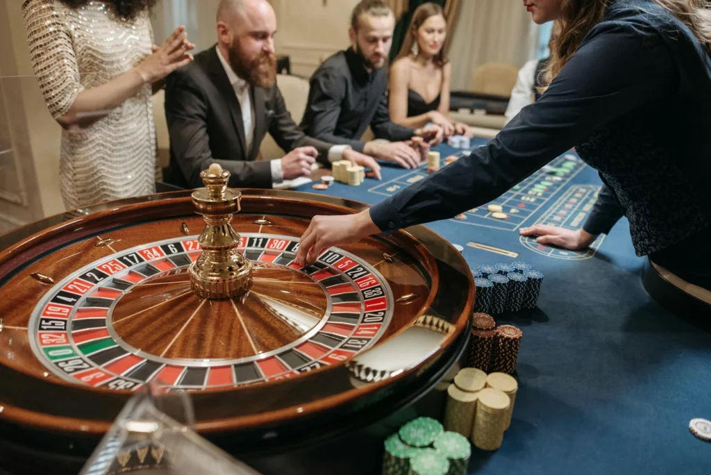 The Casino Stage: How Live Dealer Games Resemble Theatre Productions